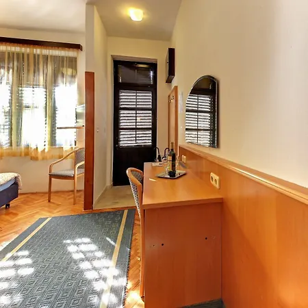 Vala Hotel 2*