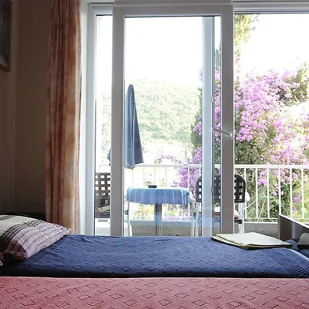Vala Hotel 2*