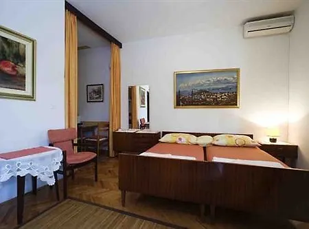 Vala Hotel 2*